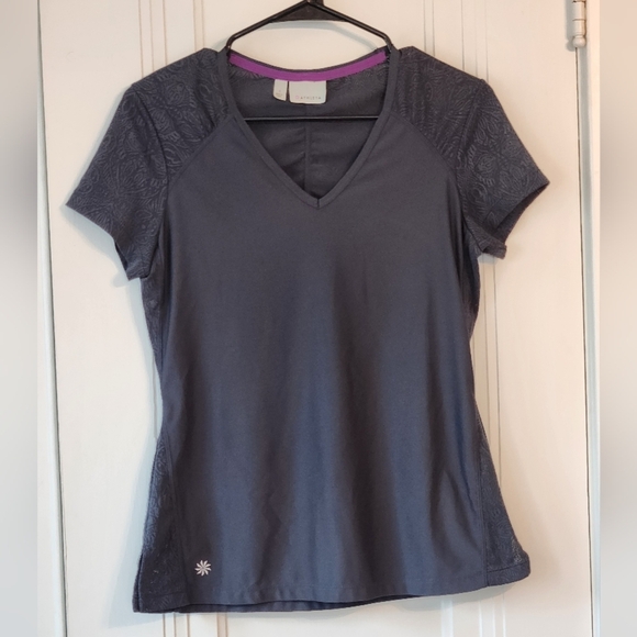 Athleta Tops - EUC ATHLETA TSHIRT WITH MESH DETAILING